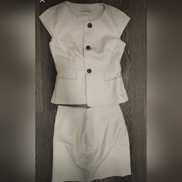 Banana Republic Dresses & Skirts - Banana Republic Vest & Skirt